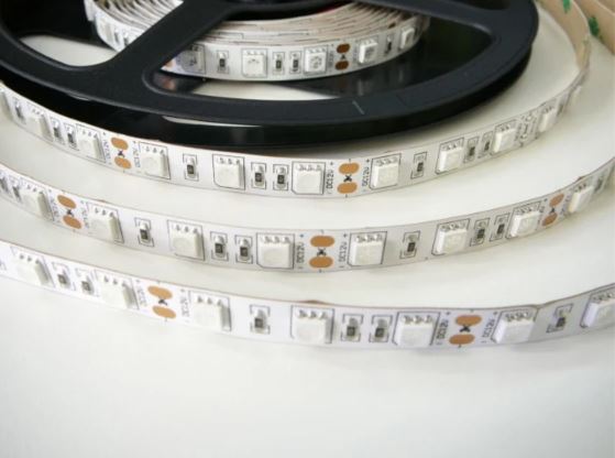 UV LED pásek 12V / 60 SMD LED / 14,4W / 10mm